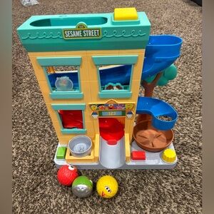 Sesame Street 'Round the Neighborhood 3 piece Ball Drop Playset